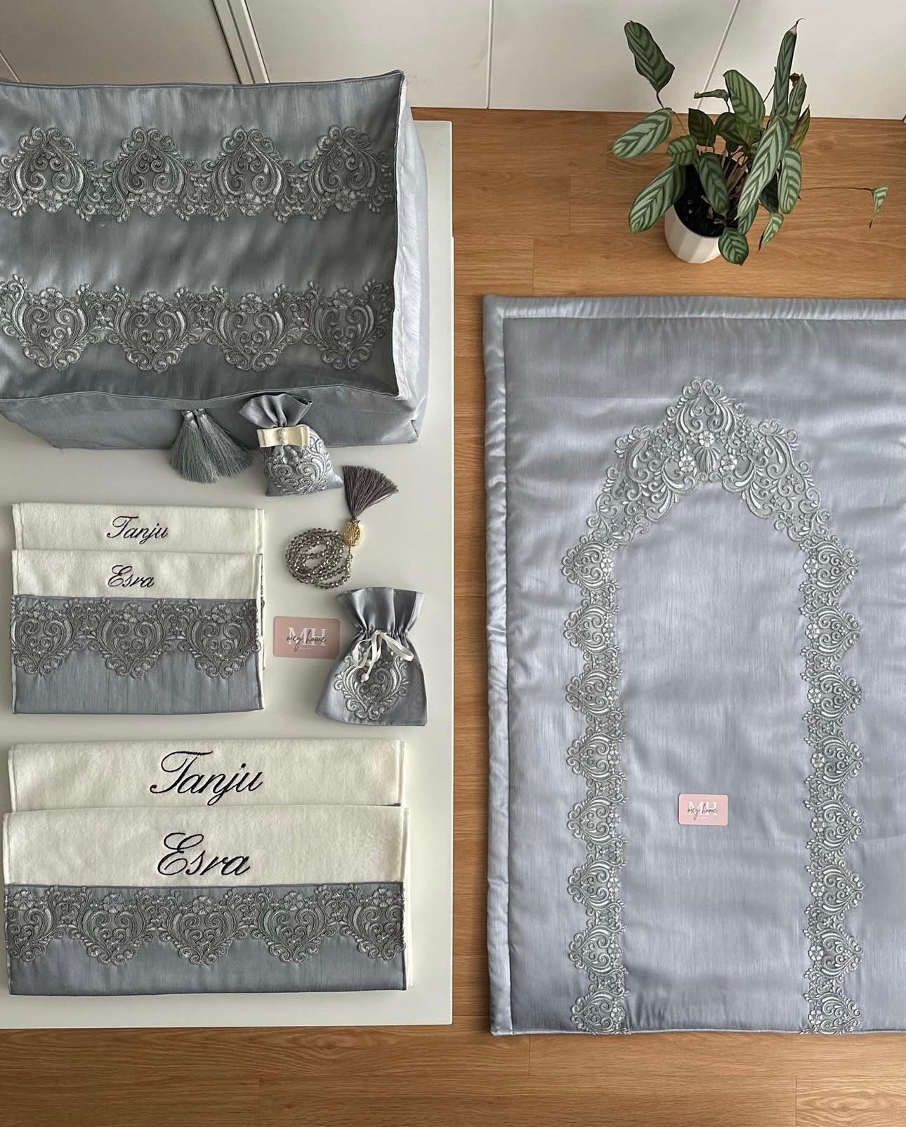 Esra &amp; Tanju Prayer Rug Set